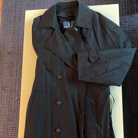 LONDON FOG • BLACK, 42 REG TRENCH COAT - Picture 2 of 2